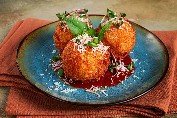 Arancini: Sicilya’nın Çıtır Pirinç Topları