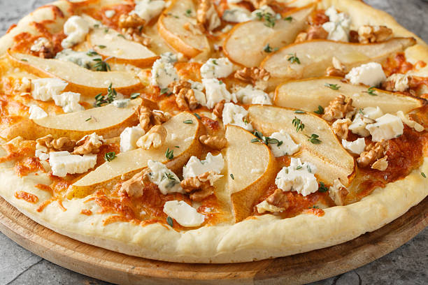 Armutlu, Gorgonzolalı ve Cevizli Pizza