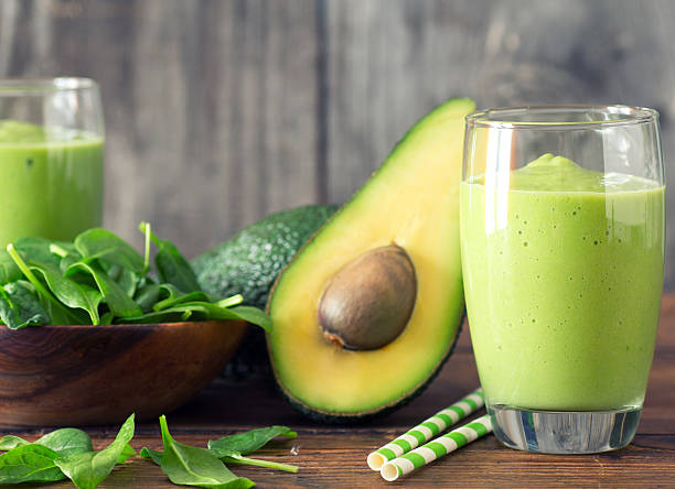 Avokadolu Yeşil Smoothie (Avocado Green Smoothie)