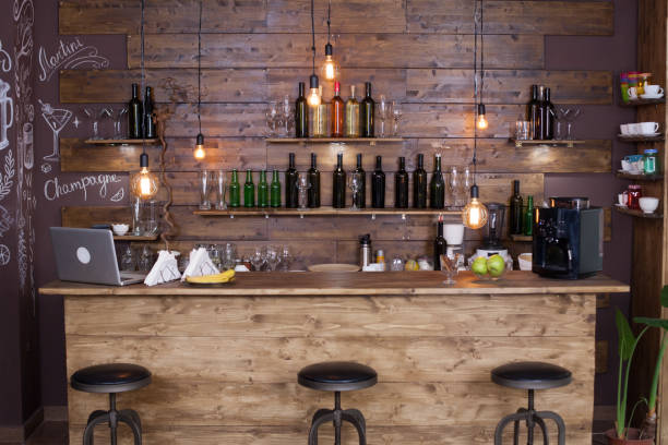 Evin İçinde Küçük Bir Bar: Dekorasyona Karakter Katan Köşe
