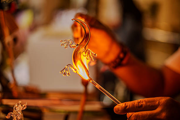 Cam Üfleme Sanatı: Ateşle Şekillenen Binlerce Yıllık Zanaat