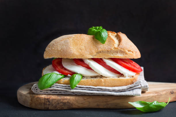 İtalyan Caprese Sandviçi