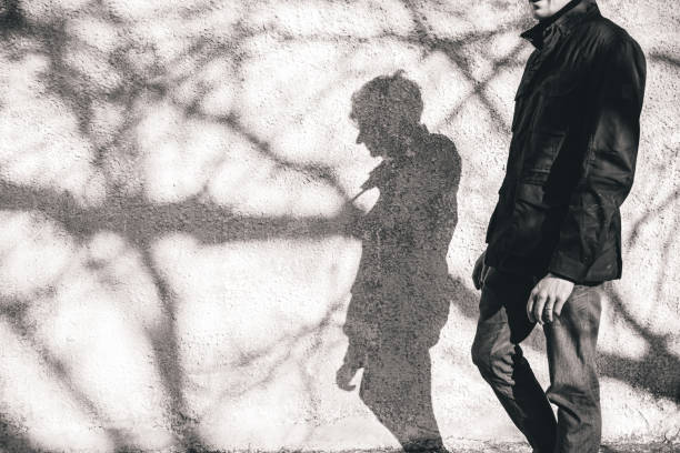 Gölgelerle Yüzleşmek