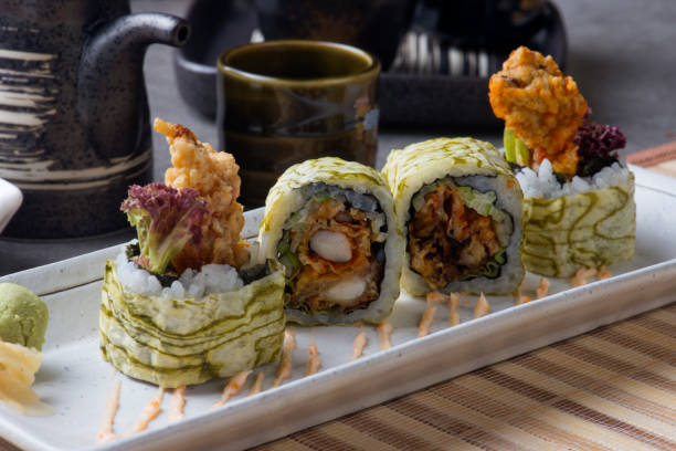 Spider Roll (Yengeçli Sushi)