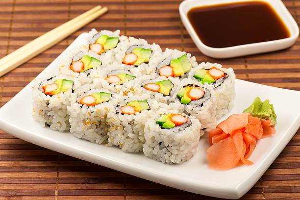 California Roll (Avokadolu Yengeç Surimi Sushi)