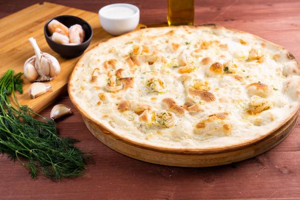 Sarımsaklı Beyaz Soslu Deniz Pizza