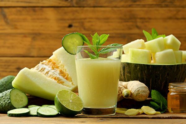 Kavun, Salatalık ve Taze Fesleğen Smoothie