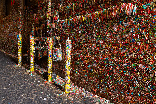 Sakız Duvarları ve Dilek Ritüeli