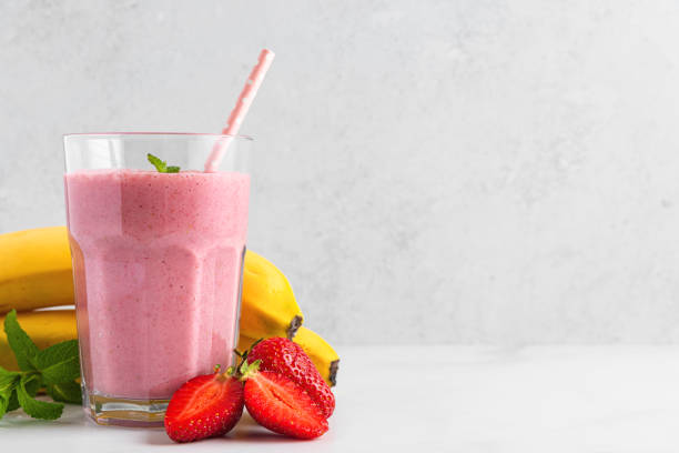 Strawberry Banana Smoothie (Çilekli Muzlu Smoothie)