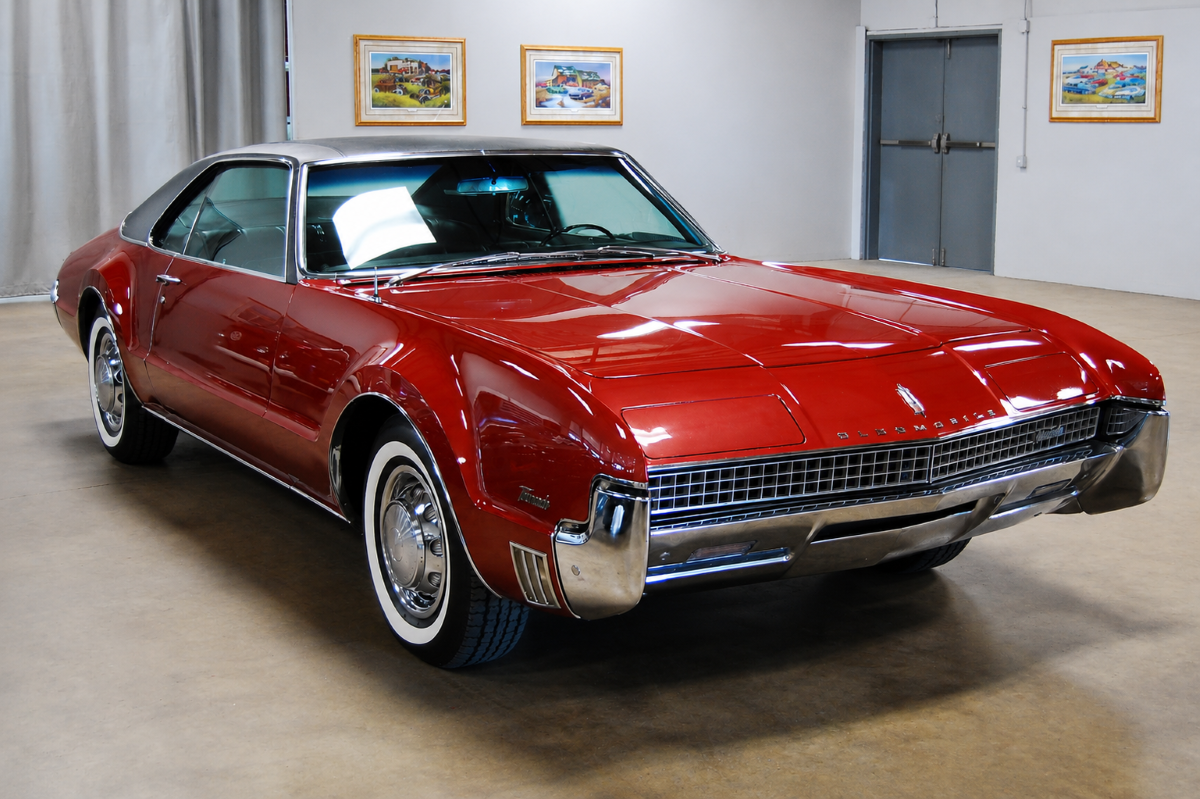 1967 Oldsmobile Toronado: Amerikan Otomotiv Tarihinin Cesur ve Yenilikçi Coupe'si