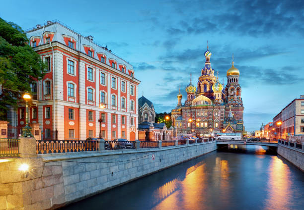 Saint Petersburg; Suyun Üzerine Kurulmuş Gölge Başkent